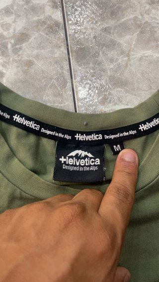 Camiseta Helvetica Verde Talla M