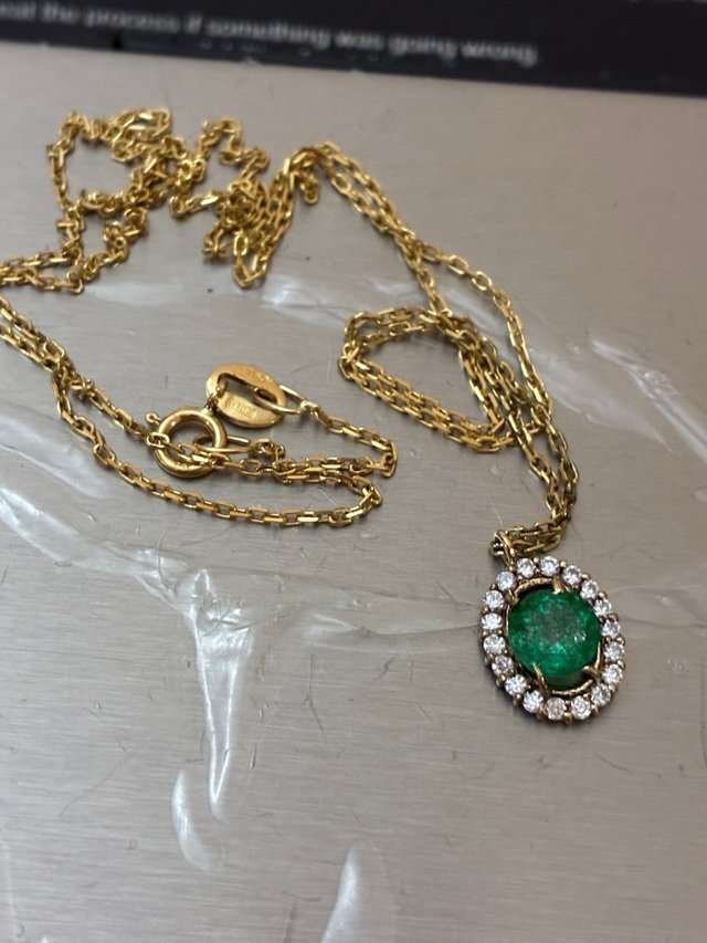Colgante Oro 18k Esmeralda y Diamantes