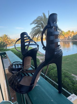 Sandalias de tacón negras UTERQUE