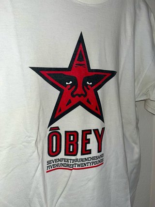 Camiseta Obey