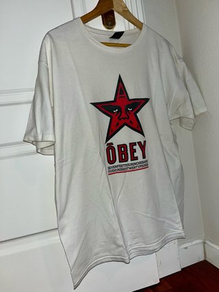 Camiseta Obey