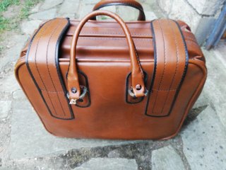 Maleta retro vintage marrón