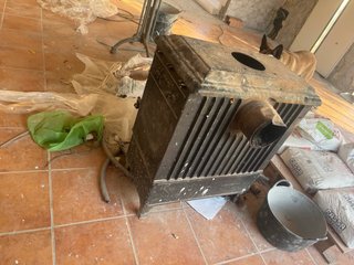 Chimenea de hierro antigua