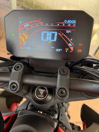 Voge 125rs Naked Roja y Negra