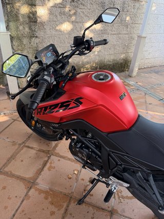 Voge 125rs Naked Roja y Negra