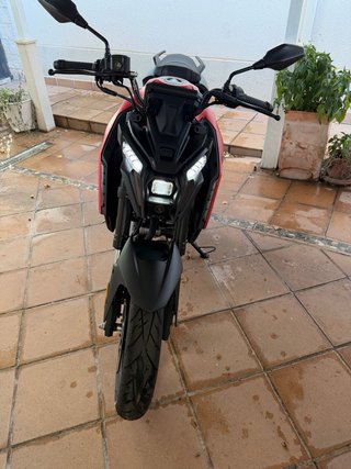 Voge 125rs Naked Roja y Negra