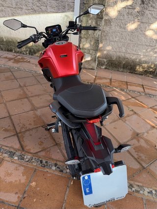 Voge 125rs Naked Roja y Negra