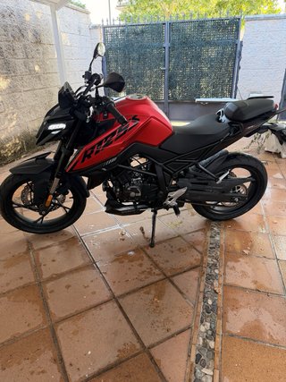 Voge 125rs Naked Roja y Negra