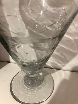 Botella de cristal tallado  antigüa