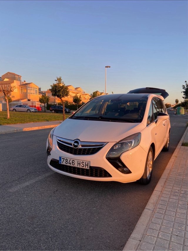 Opel Zafira Tourer C 2013 mini camper