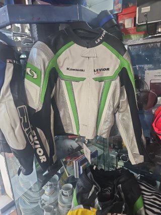 Mono de moto Kawasaki Levior Talla L