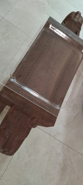Banco africano tallado a mano