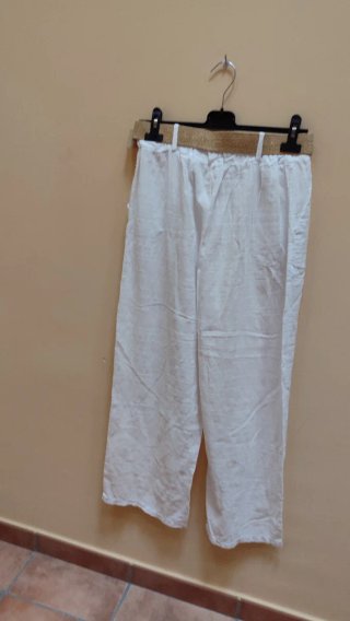 Pantalón blanco de algodón con cinturón