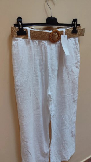 Pantalón blanco de algodón con cinturón