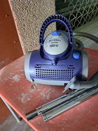 Aspiradora Bluesky 1600W