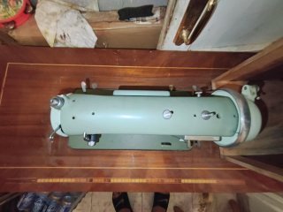 Máquina de coser Alfa antigua