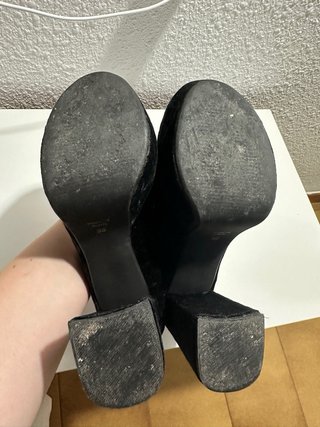 Zapatos de tacón negros de terciopelo