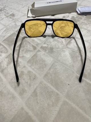 Gafas de sol aviador negras y amarillas