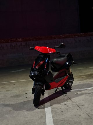 Aprilia SR 49cc Agua Negra/Roja