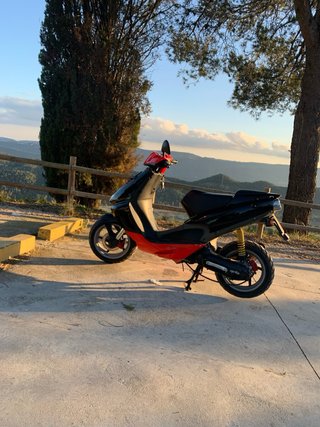Aprilia SR 49cc Agua Negra/Roja