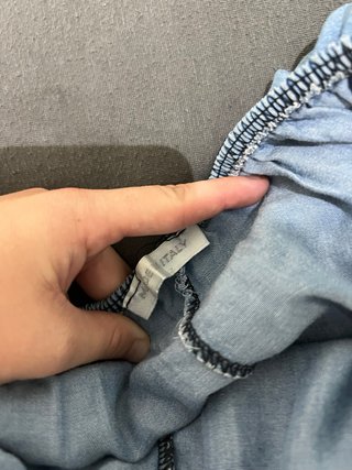 Mono vaquero sin hombros con volantes