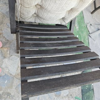 Tumbona de madera de teka con cojines