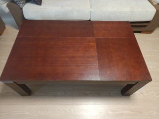 Mesa de centro de madera. An