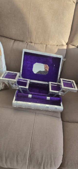 Joyero plateado y morado
