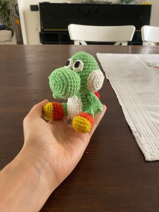 Yoshi amigurumi fatto a mano