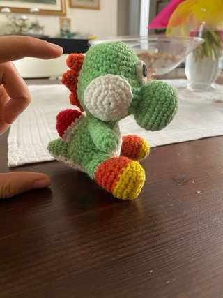 Yoshi amigurumi fatto a mano