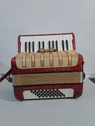 Acordeón Hohner Student IV