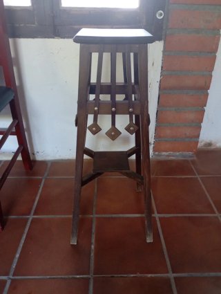 Macetero antiguo de madera