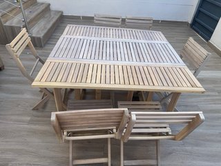 Conjunto mesa y sillas de madera