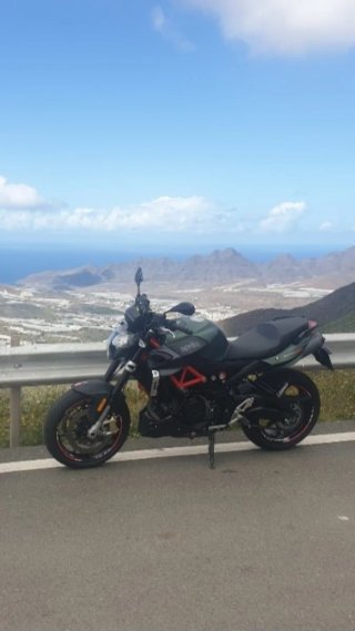 Moto Aprilia Shiver 900 Negra/Roja