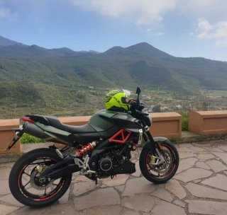 Moto Aprilia Shiver 900 Negra/Roja