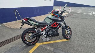 Moto Aprilia Shiver 900 Negra/Roja