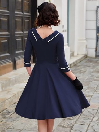 Vestido vintage azul marino con ribete blanco