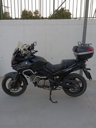 Suzuki V-Strom Adventure Negra