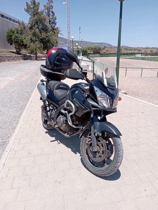 Suzuki V-Strom Adventure Negra