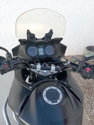 Suzuki V-Strom Adventure Negra