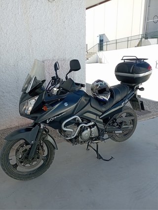 Suzuki V-Strom Adventure Negra