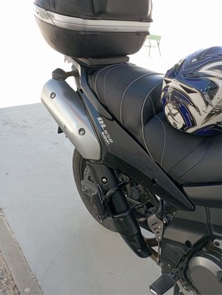 Suzuki V-Strom Adventure Negra