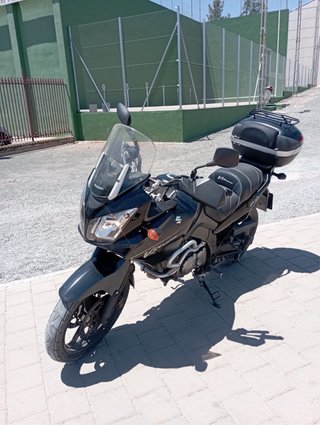 Suzuki V-Strom Adventure Negra