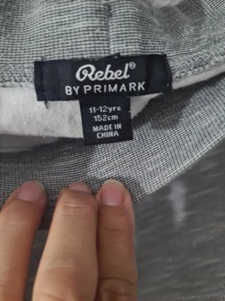 Chándal gris con cremalleras