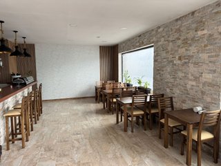 Sillas mesas taburetes en madera maciza. Economico