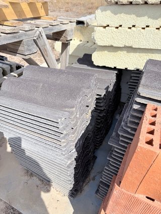 Tejas de hormigón y ladrillos