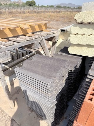 Tejas de hormigón y ladrillos