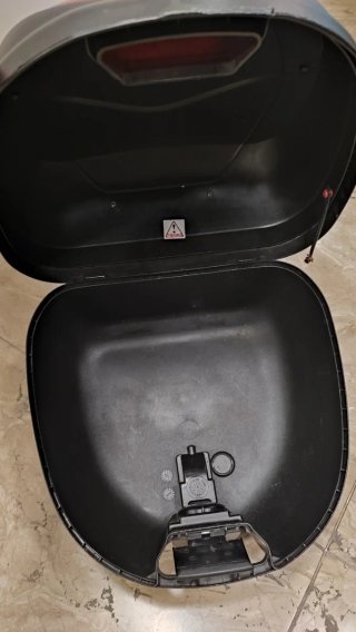 Maleta Baúl Moto Givi Negra y Roja