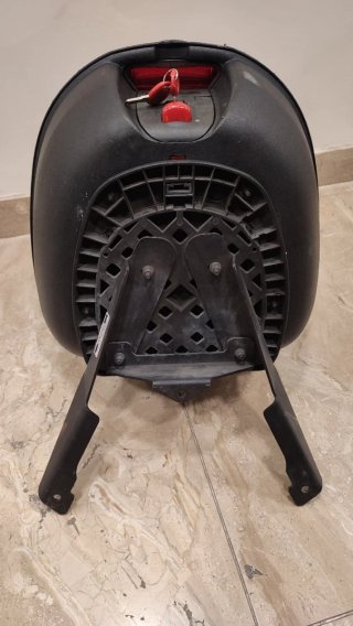 Maleta Baúl Moto Givi Negra y Roja