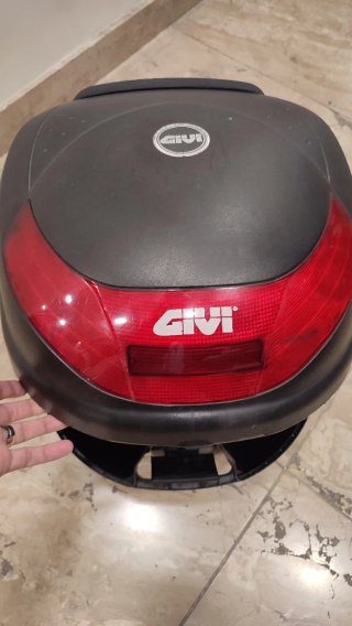 Maleta Baúl Moto Givi Negra y Roja